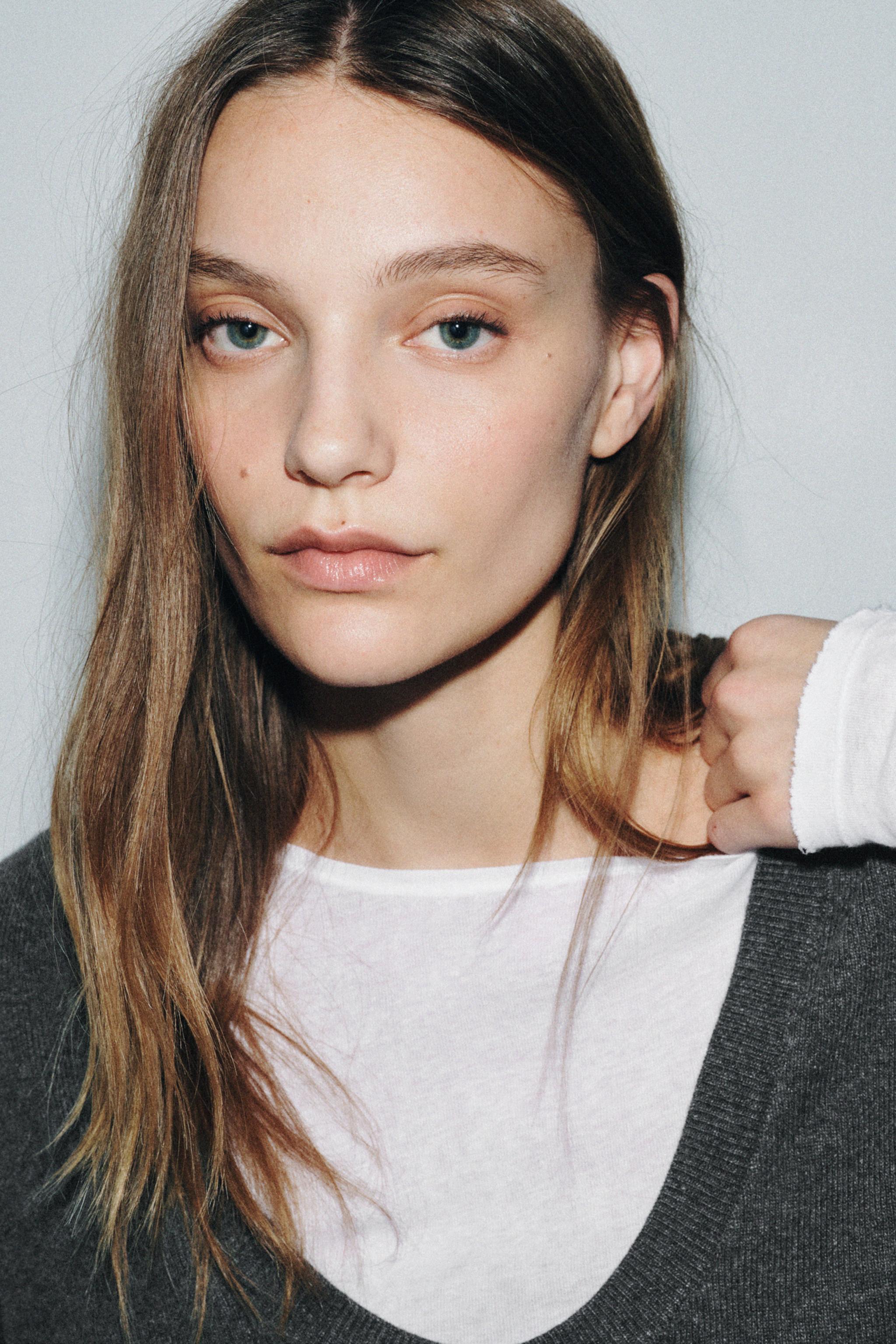 DEEP V-NECK KNIT JUMPER